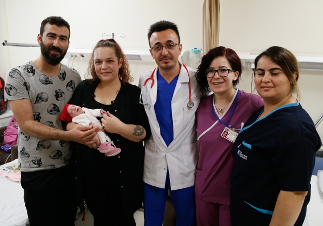 700 gram dünyaya gelen Güneş bebek hayata tutundu